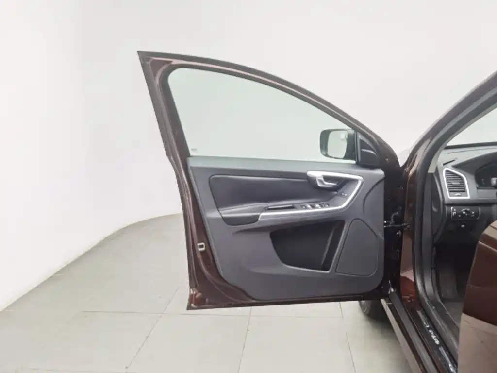 Volvo XC60 — миниатюра 8