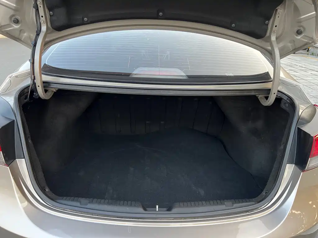 Hyundai Elantra Langdong — миниатюра 18