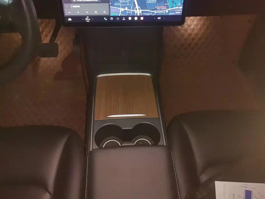 Tesla Model Y — миниатюра 16