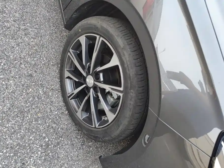 Geely Emgrand — миниатюра 6