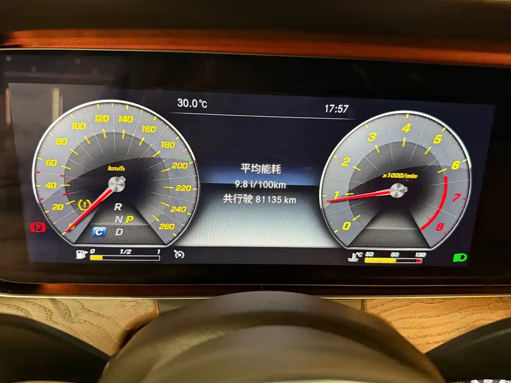 Mercedes-Benz E-Class — миниатюра 12