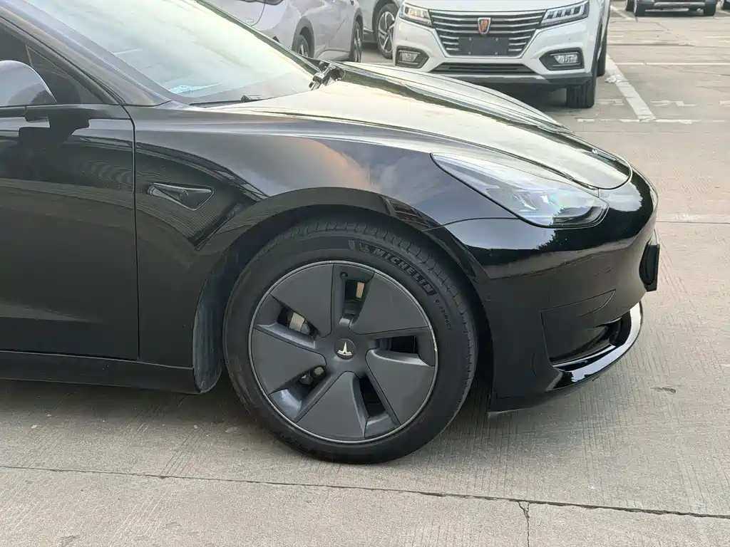 Tesla Model 3 — миниатюра 4