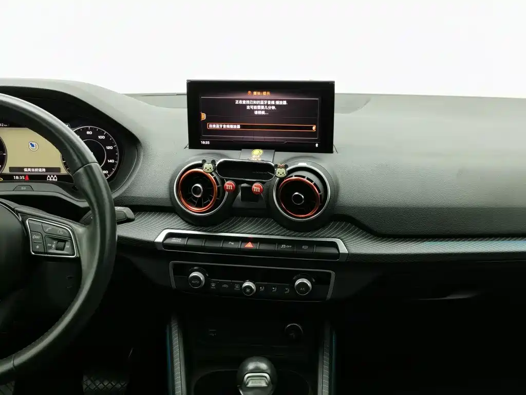 Audi Q2L e-tron — миниатюра 12