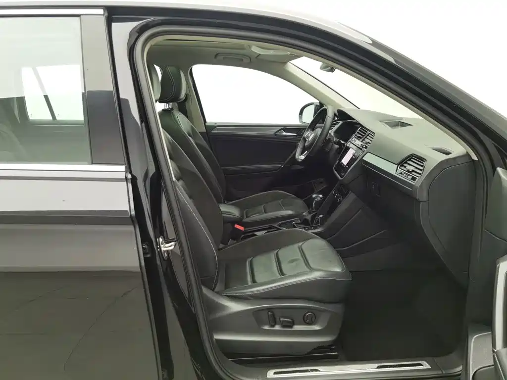 Volkswagen Tiguan L — миниатюра 23
