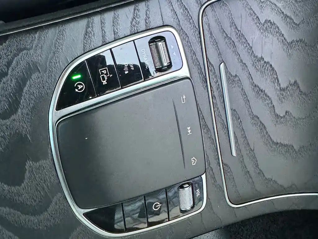 Mercedes-Benz C-Class (Import) — миниатюра 13