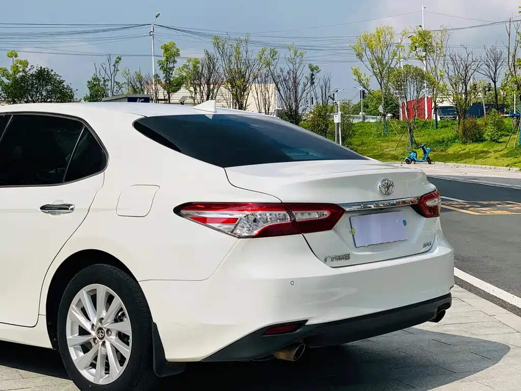 Toyota Camry — миниатюра 9