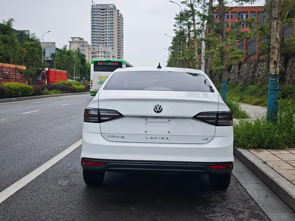 Volkswagen Lavida — миниатюра 9