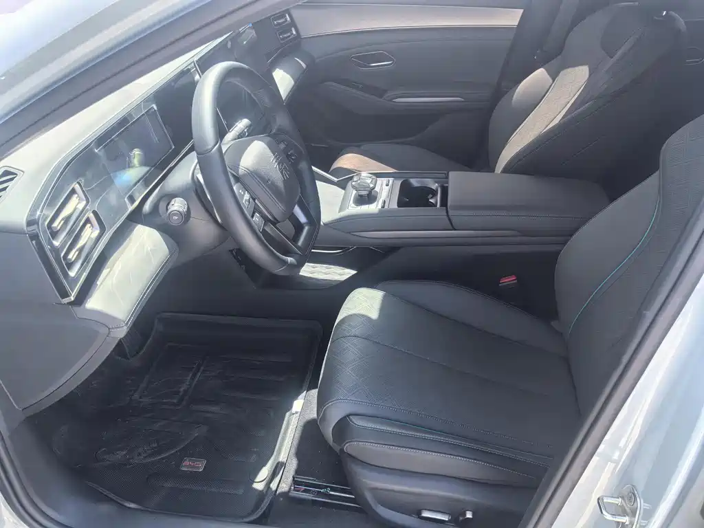 BYD Qin L L 2025 DM-i Smart Drive 120KM