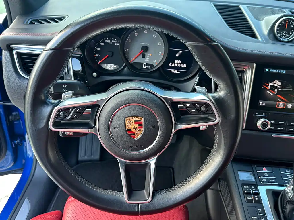 Porsche Macan — миниатюра 9