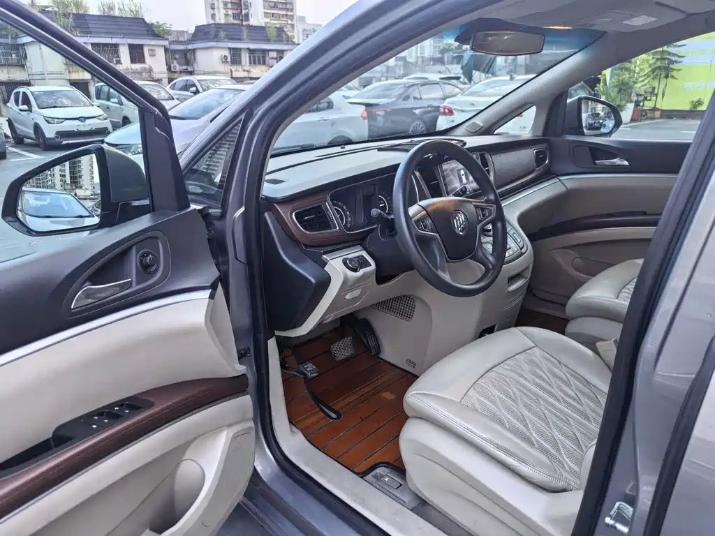 Buick GL8 — миниатюра 9
