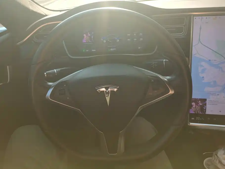 Tesla Model S — миниатюра 15