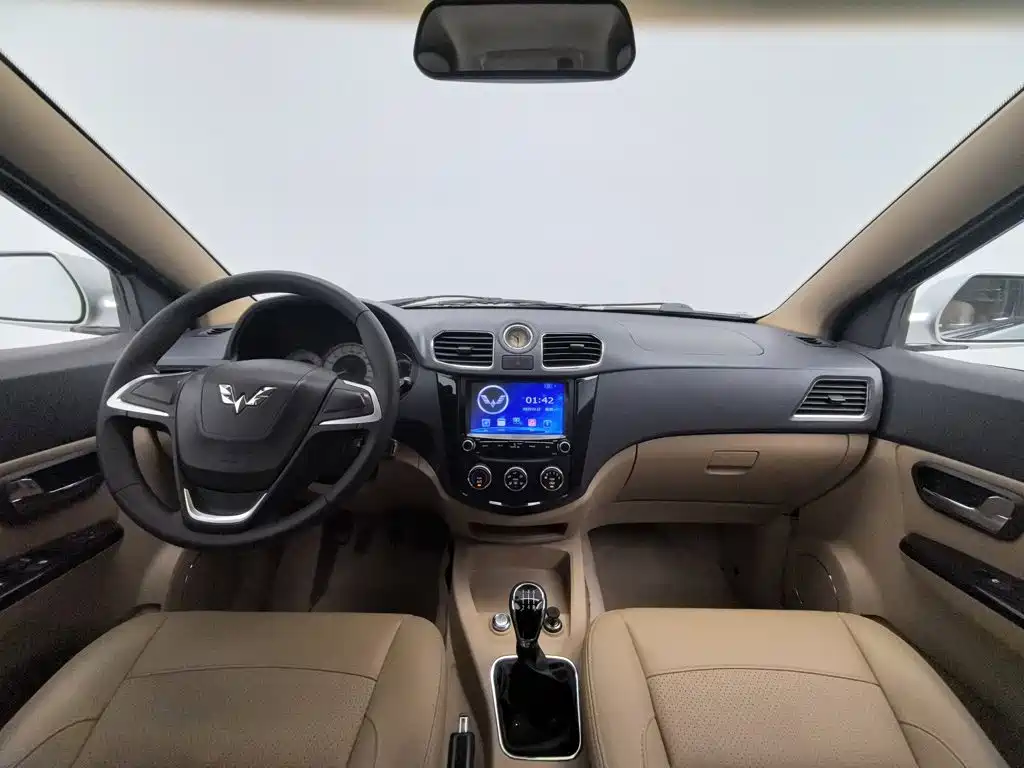 Wuling Hongguang — миниатюра 5