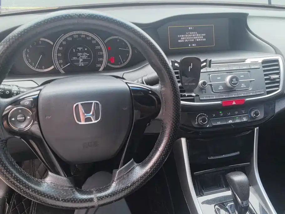 Honda Accord — миниатюра 12