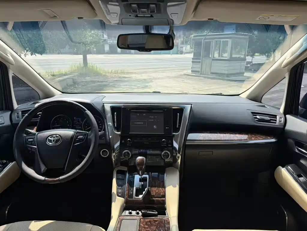 Toyota Alphard 2018 3.5L Luxury