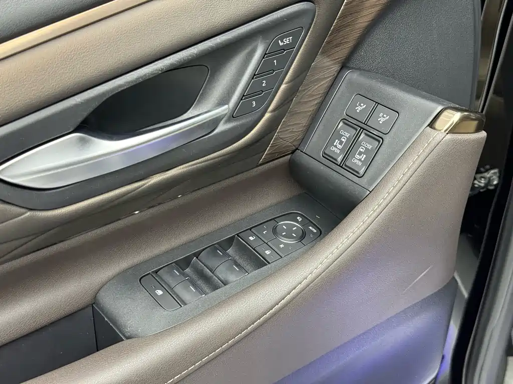 Toyota Vellfire — миниатюра 13