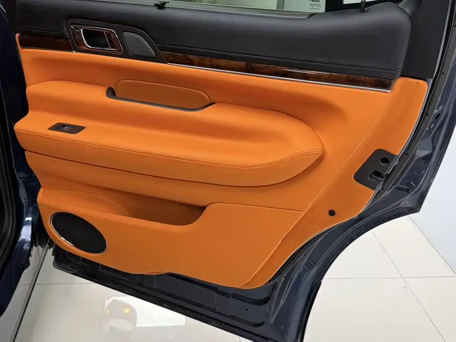 Lincoln MKT — миниатюра 21