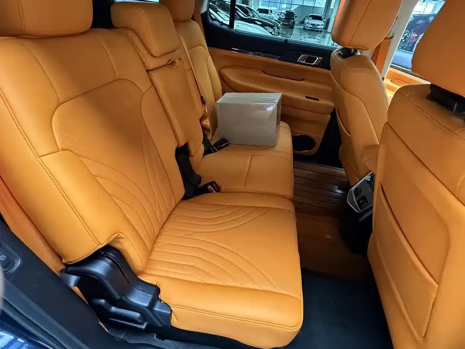 Lincoln MKT — миниатюра 12