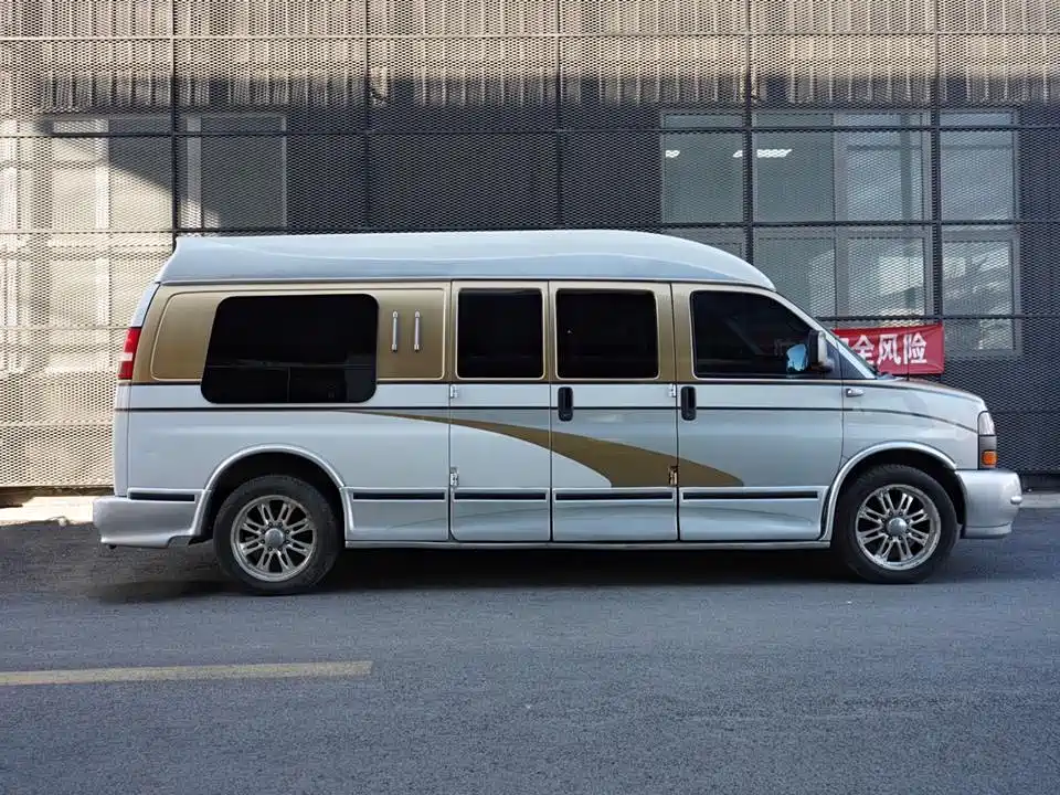 GMC Savana — миниатюра 2