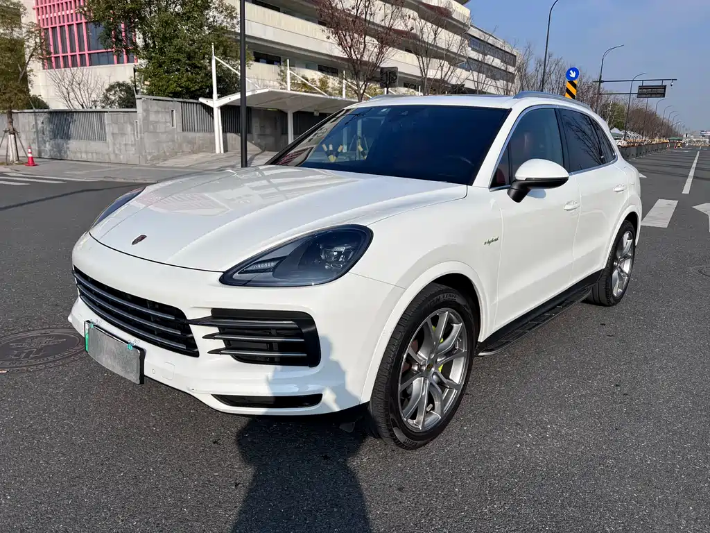 Porsche Cayenne Hybrid 2022