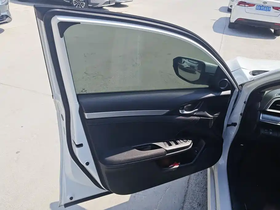 Honda Civic — миниатюра 7