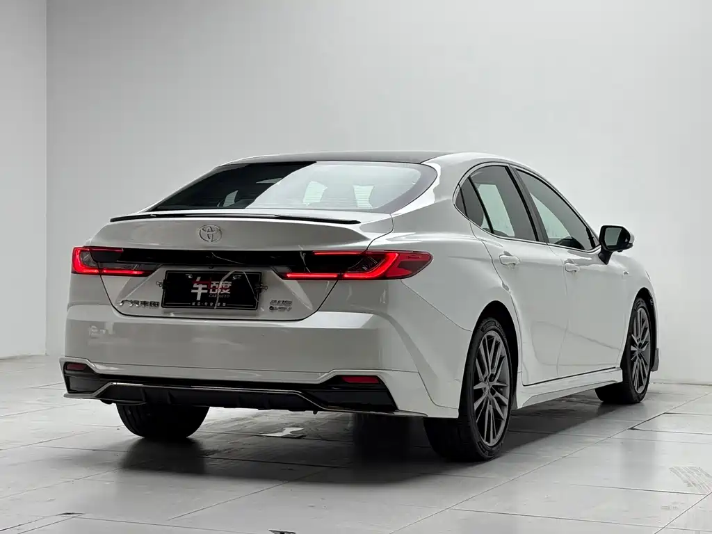 Toyota Camry — миниатюра 4