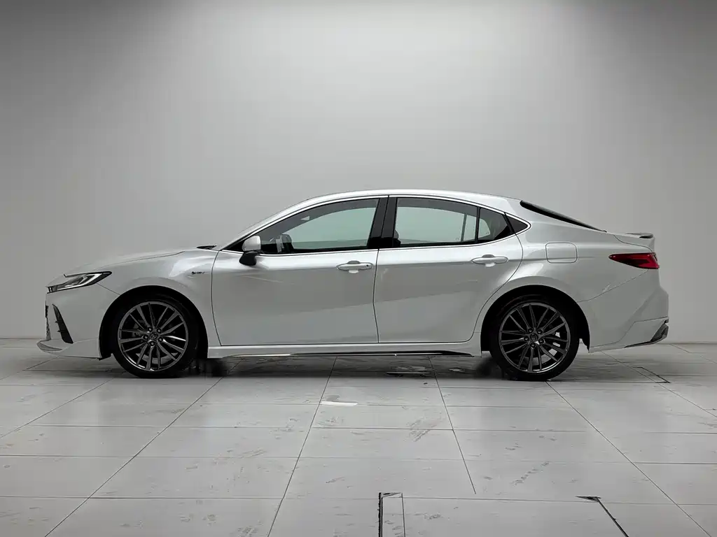 Toyota Camry — миниатюра 24