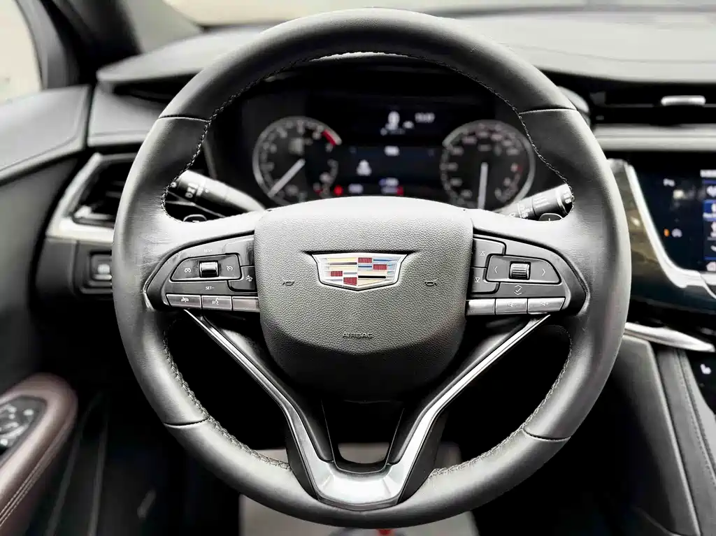 Cadillac XT6 2022 2.0T мест Luxury