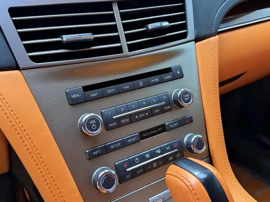 Lincoln MKT — миниатюра 11
