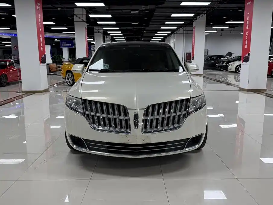 Lincoln MKT — миниатюра 11