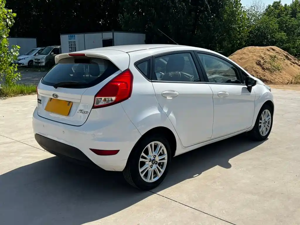Ford Fiesta 2013 1.5L AT Fashion