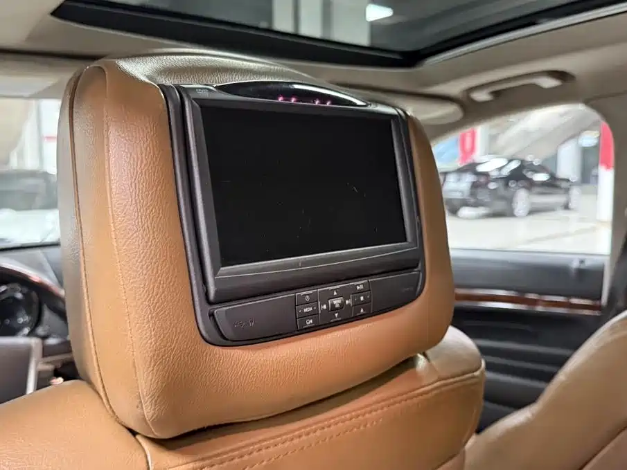 Lincoln MKT — миниатюра 20