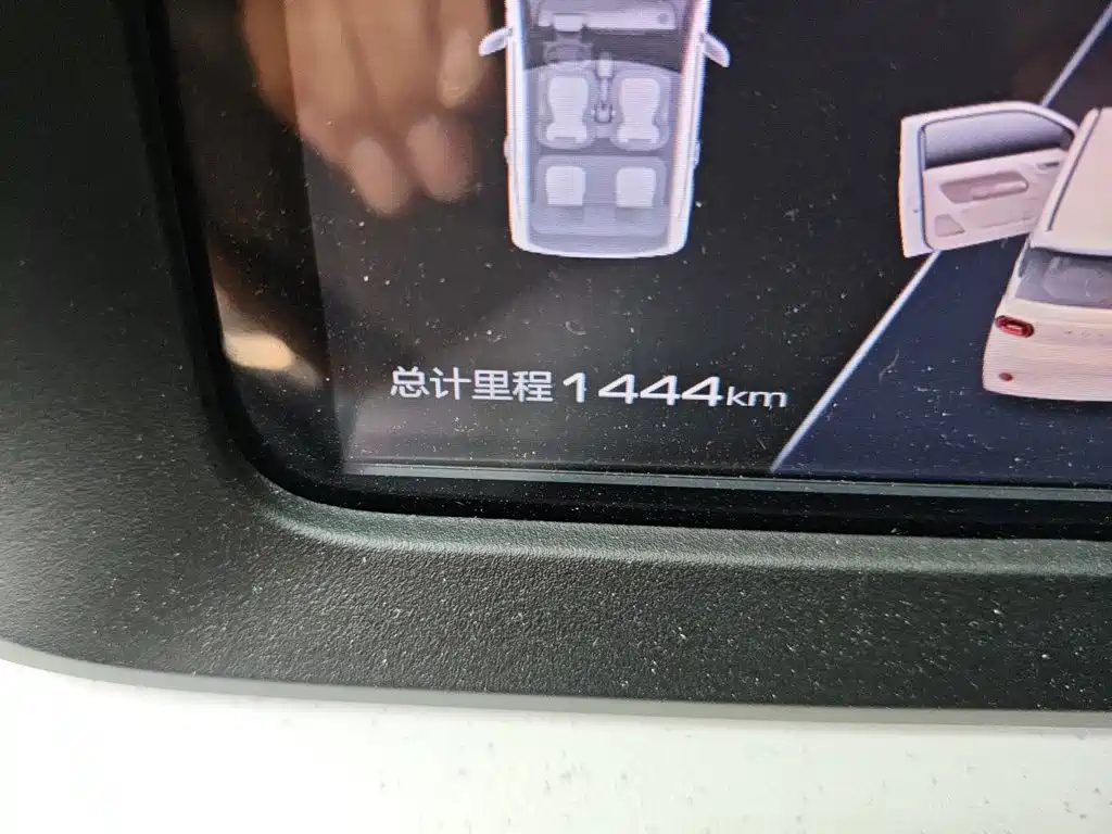 Wuling MINIEV — миниатюра 13