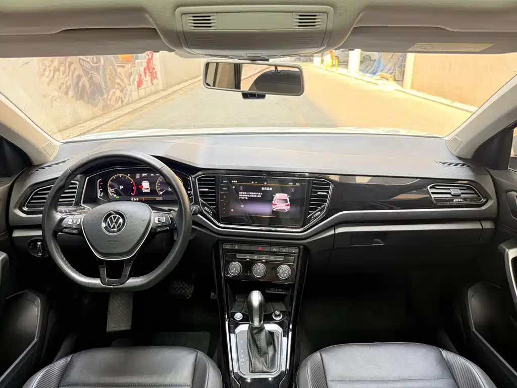 Volkswagen T-Roc — миниатюра 8