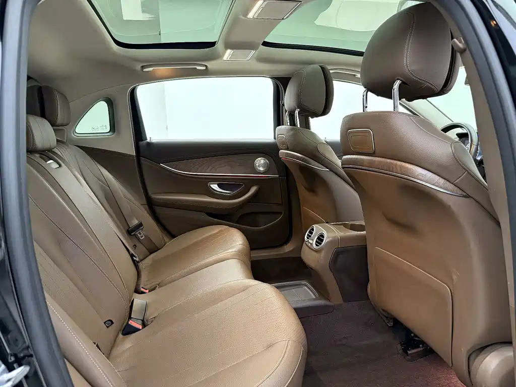 Mercedes-Benz E-Class — миниатюра 15