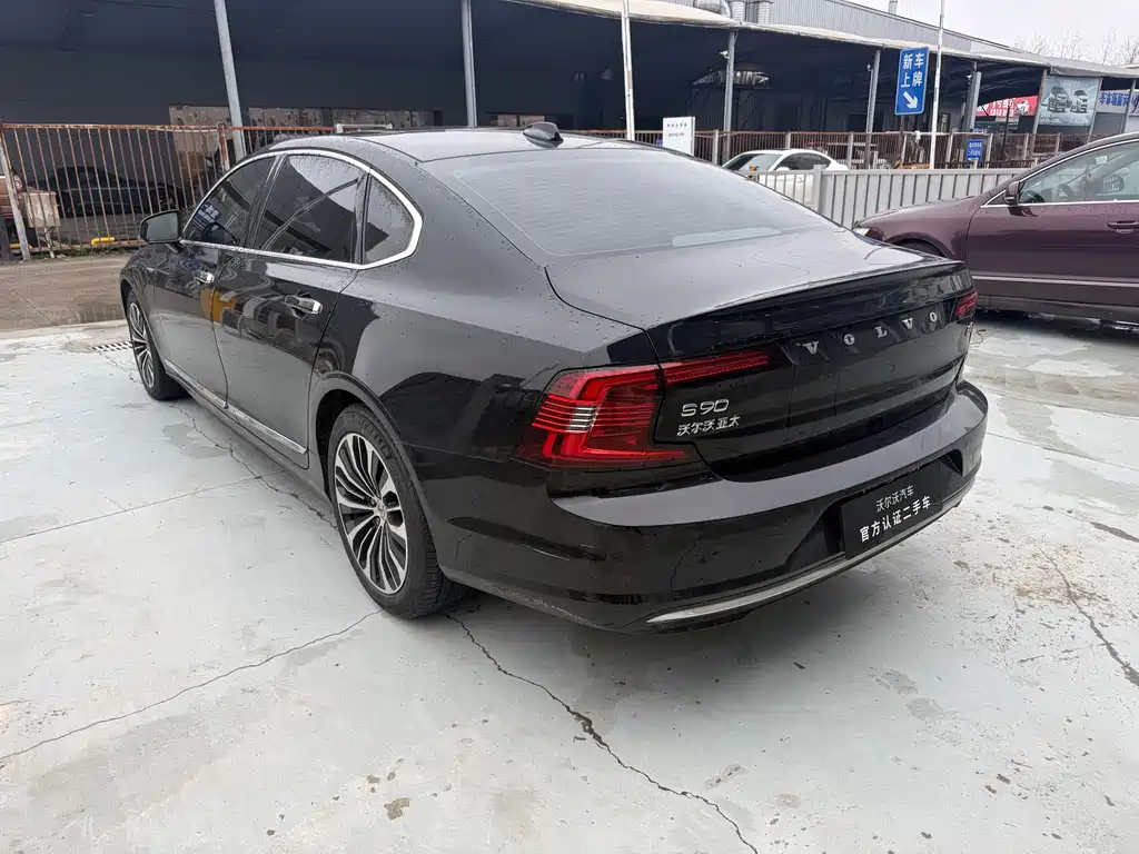 Volvo S90 2023 B5 Luxury