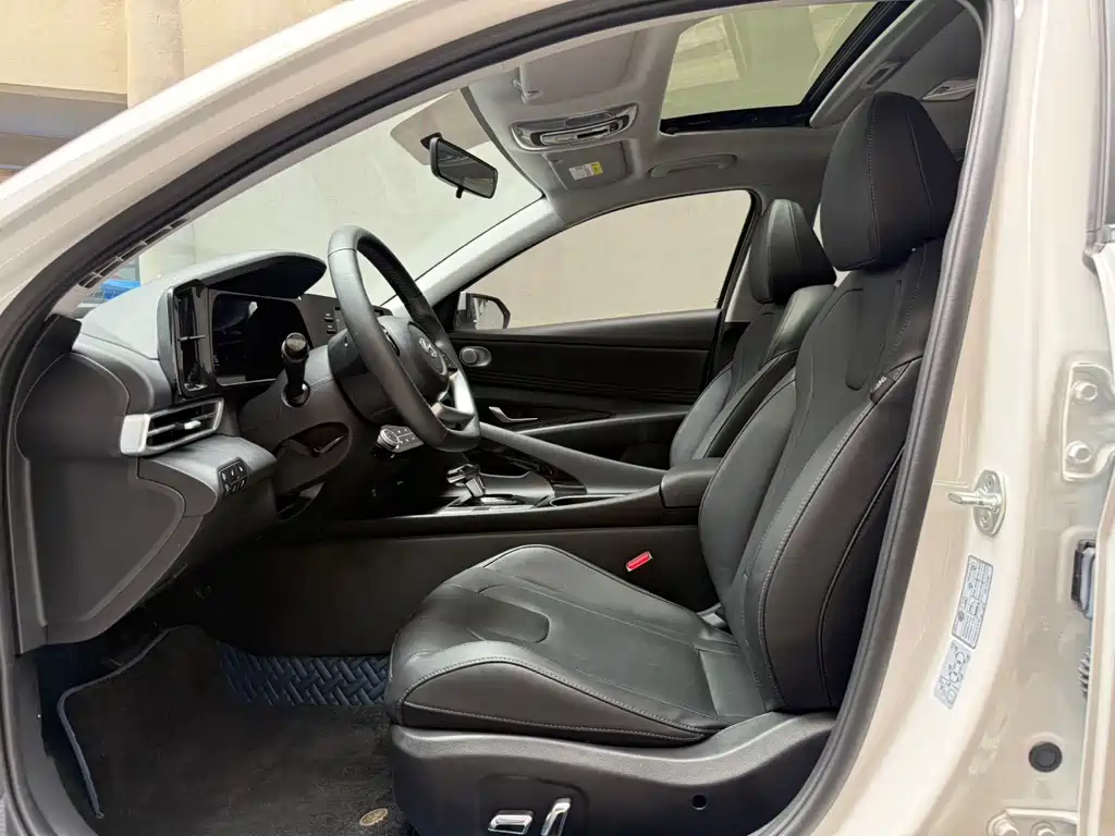 Hyundai Elantra — миниатюра 9