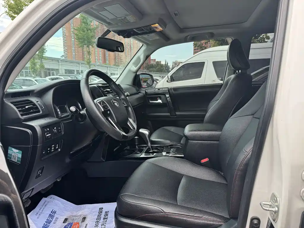 Toyota 4Runner — миниатюра 3