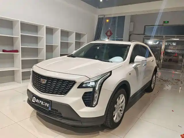 CADILLAC XT4