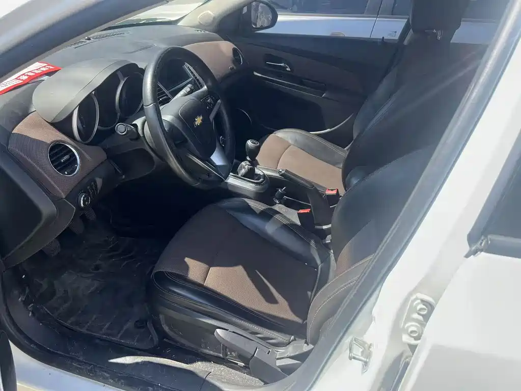 Chevrolet Cruze 2013 1.6L MT Luxury
