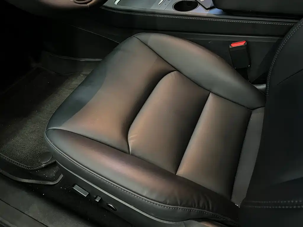 Tesla Model 3 — миниатюра 9