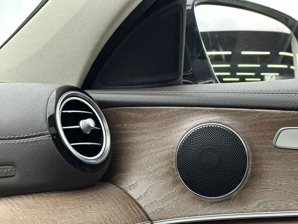 Mercedes-Benz E-Class — миниатюра 13