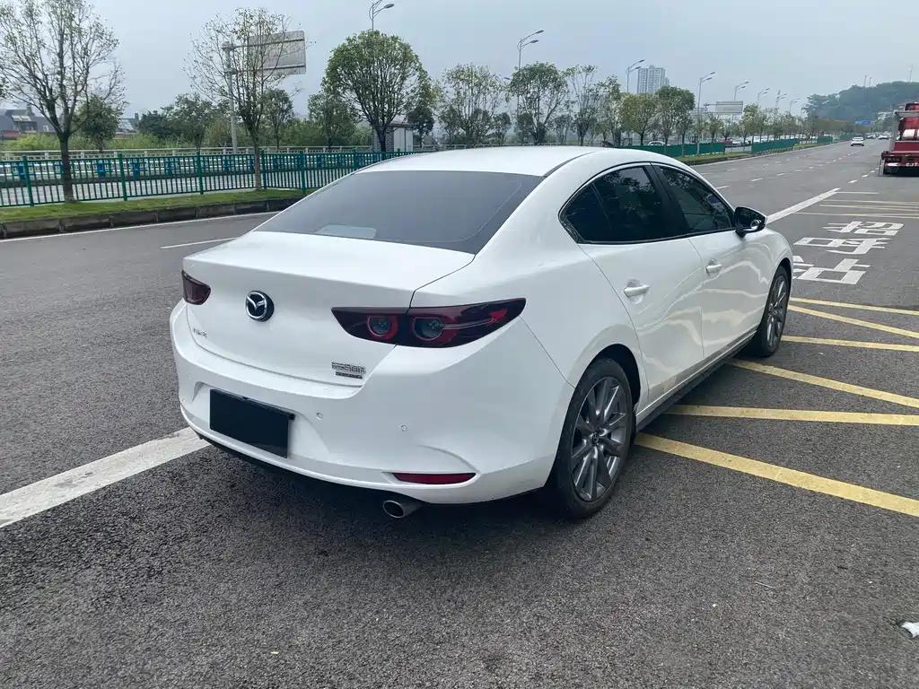 Mazda Mazda3 3 2022 2.0L AT
