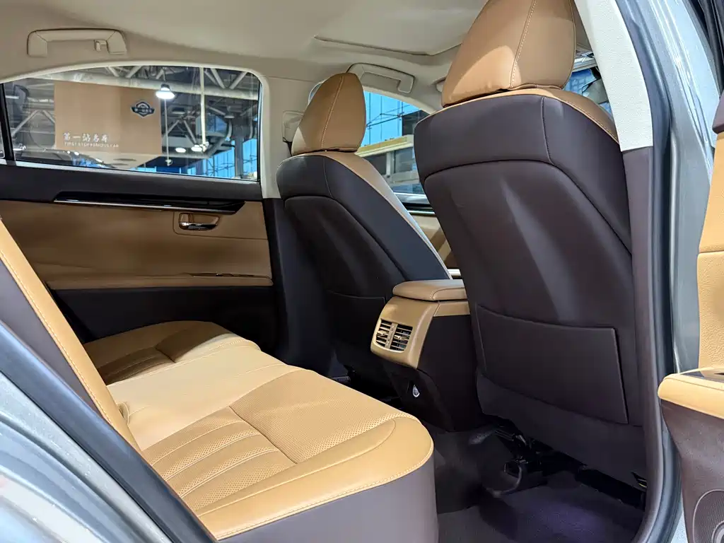 Lexus ES — миниатюра 9
