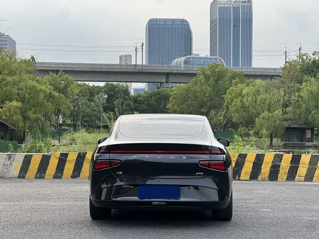 XPeng P7 — миниатюра 4