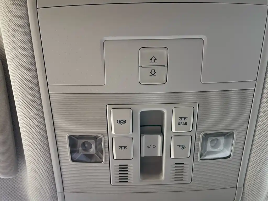 VOLKSWAGEN T ROC EXPLORING SONGS