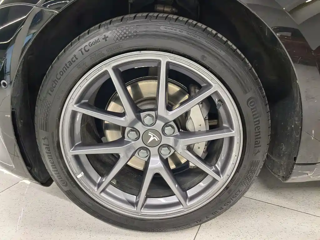 Tesla Model 3 — миниатюра 12