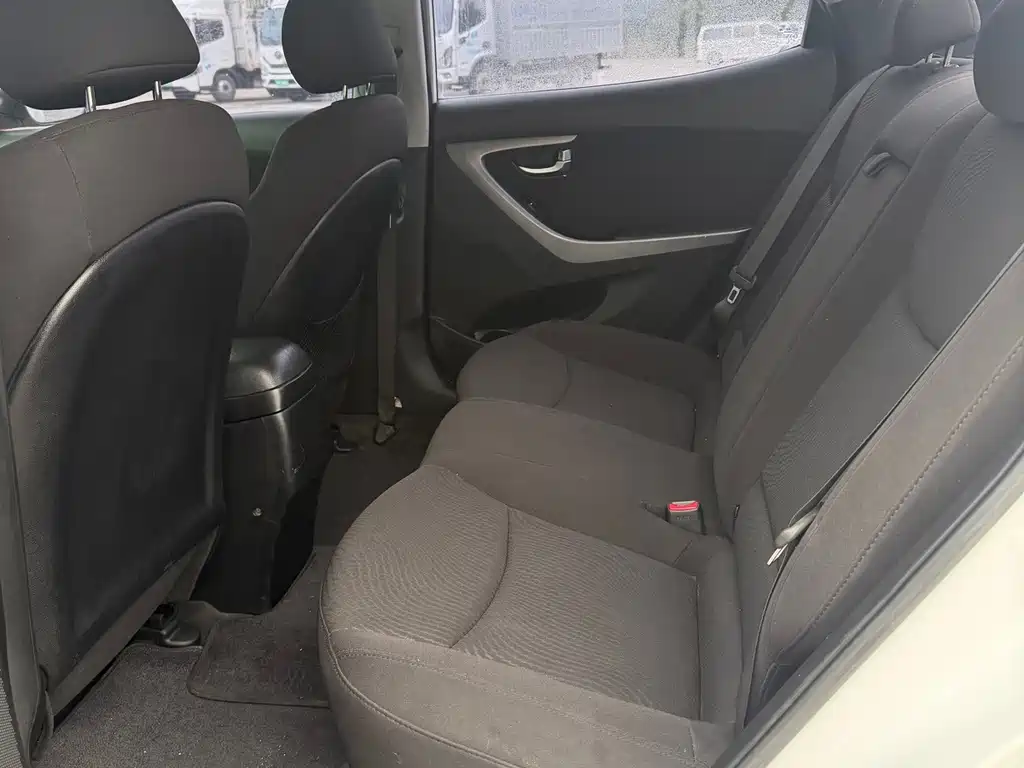 Hyundai Elantra Langdong — миниатюра 5