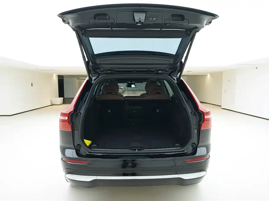 Volvo XC60 2024 B5 Luxury