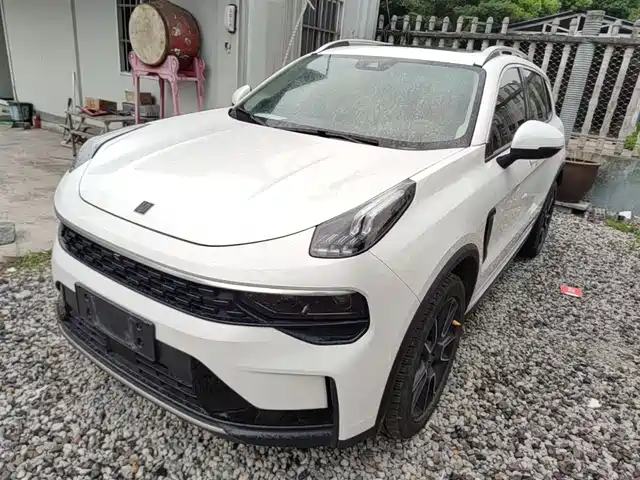 2021 Lynk & Co 01