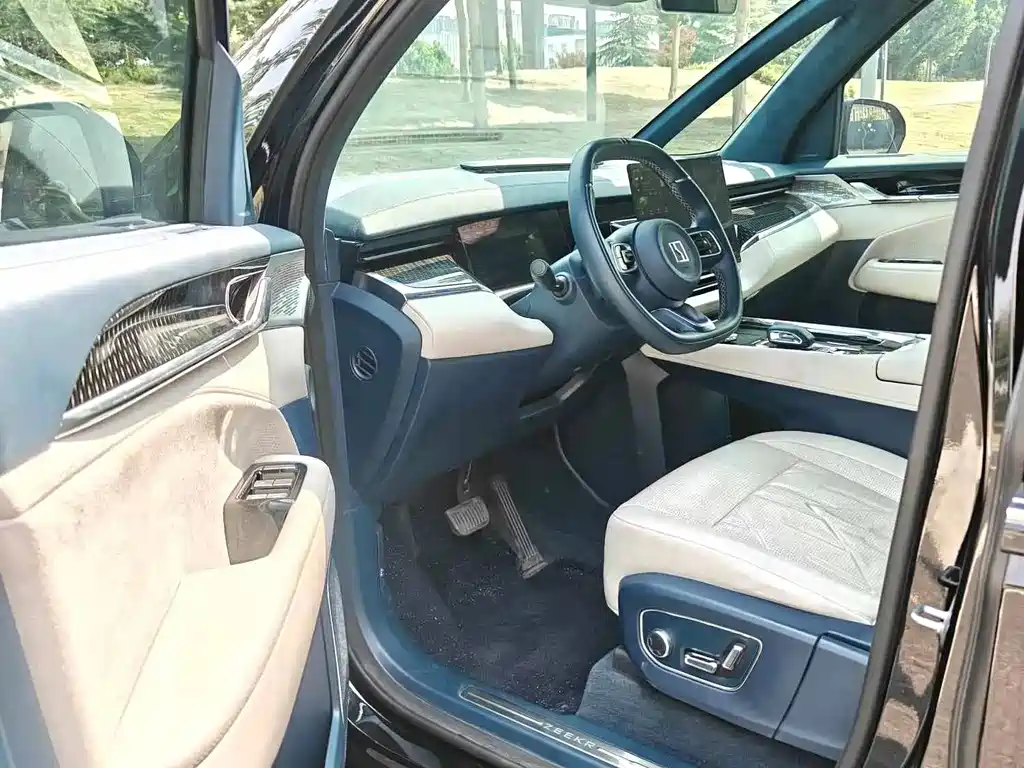 Zeekr 009 2024 мест Executive 140kWh